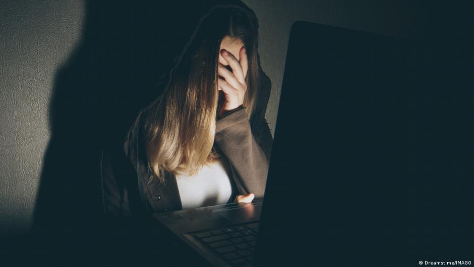 Niemcy. Jak rząd chce chronić kobiety przed przemocą w sieci