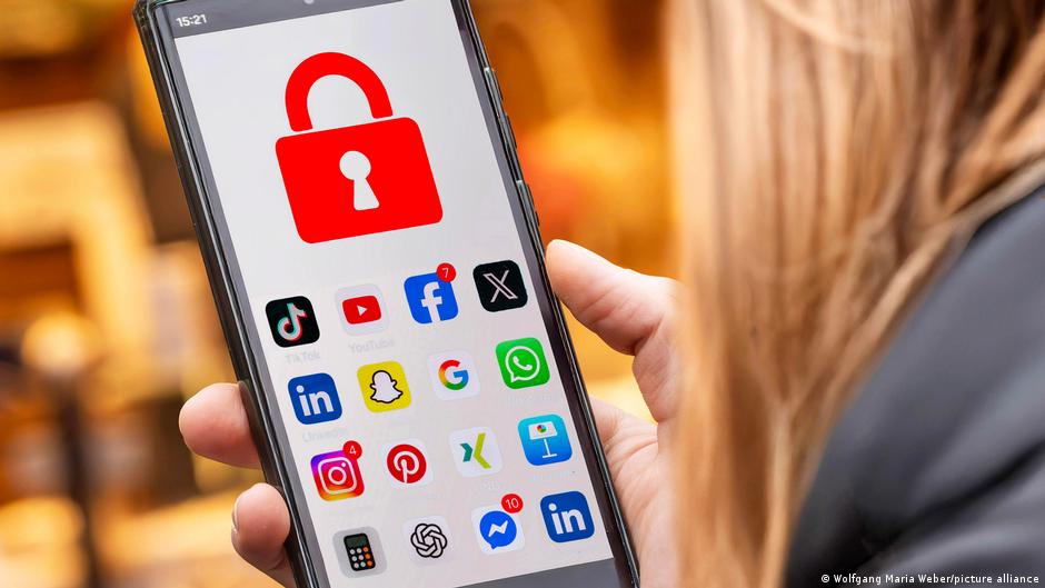 ndalimi-i-rrjeteve-sociale-per-femijet-demet-dhe-dobite