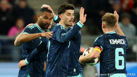 DFB-Team feiert Sieg bei Kai Havertz' Rückkehr