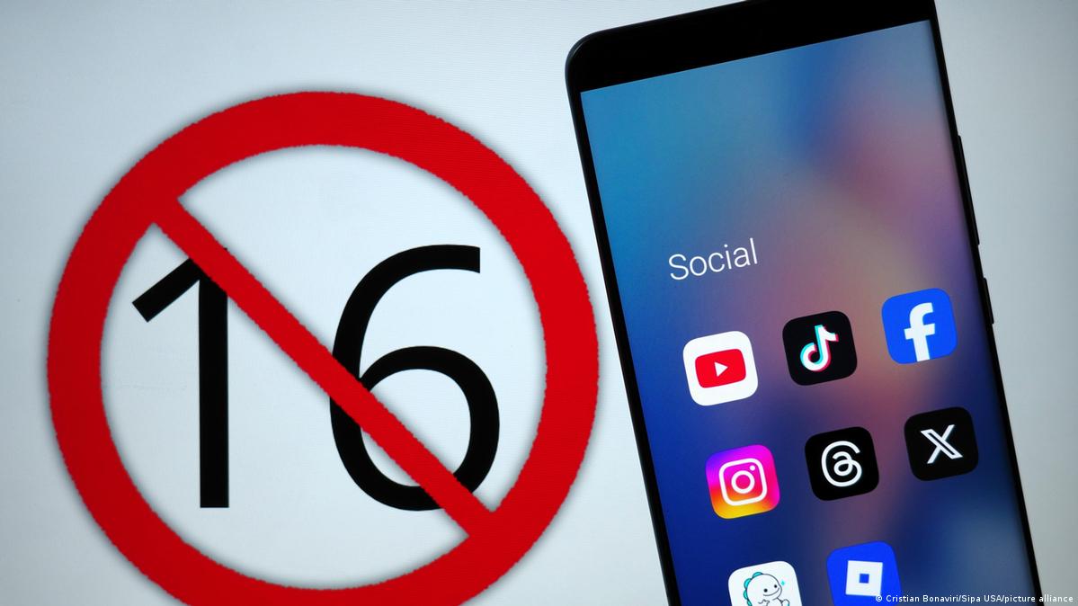 16 rəqəminə tətbiq olunan qadağa simvolu ilə smartfon ekranı
