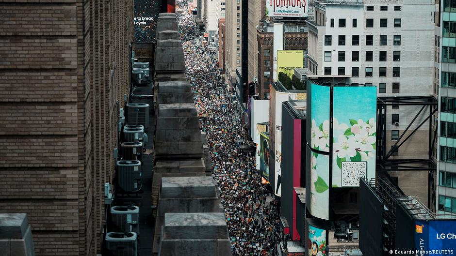 Unas ocho millones de personas marcharon contra Trump