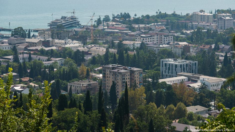Грузинский бензин в Абхазии: шаг к примирению или угроза национальной безопасности?