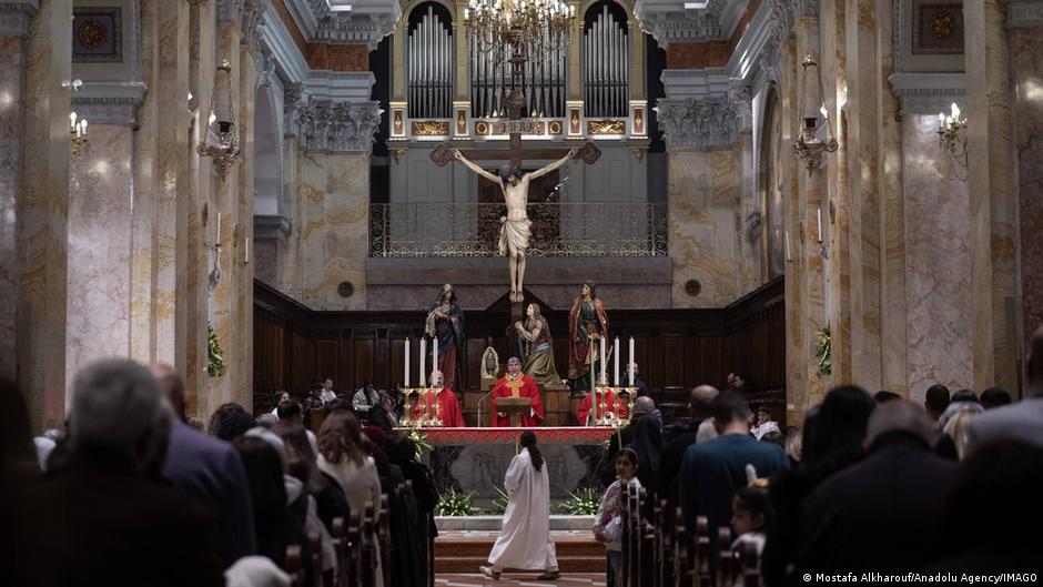 Polisi Israel menghalangi pemimpin Katolik dari Misa Minggu Palma