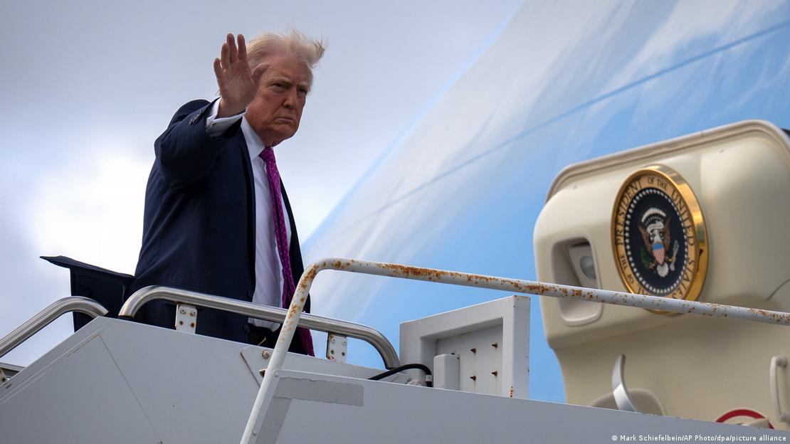 USA West Palm Beach 2026 | Donald Trump steigt in die Air Force One USA West Palm Beach 2026 | Donald Trump steigt in die Air Force One