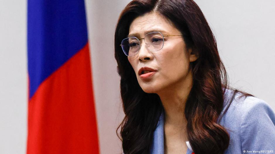 Taiwan opposition leader heads to China for 'peace'