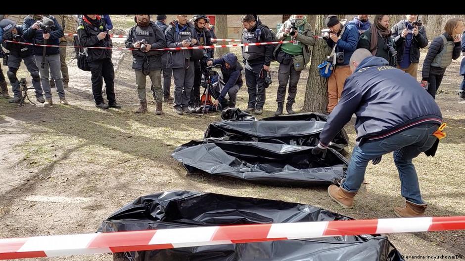 Tela ubijenih civila nakon ruske okupacije, april 2022.