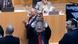 Ben-Gvir festeja con botella en alto en Parlamento.