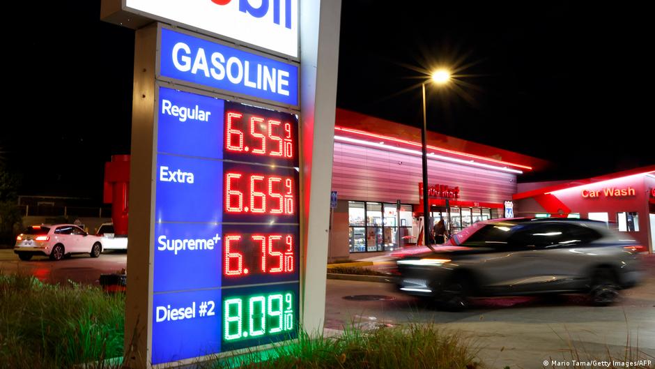 Trump urges to lower gas price to $2.50 per gallon
