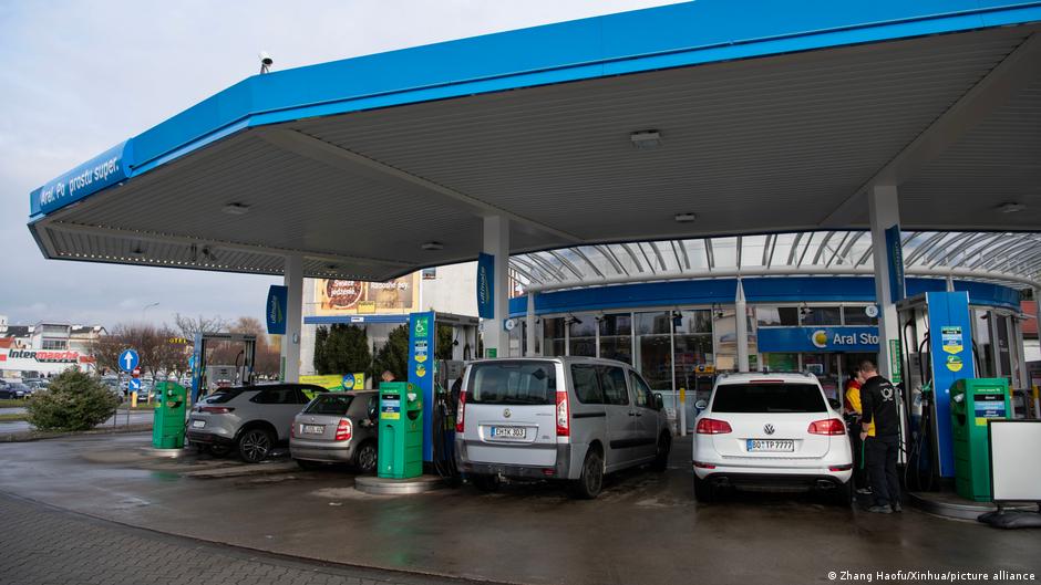 Prasa: Tankowanie w Polsce przestaje się opłacać Niemcom