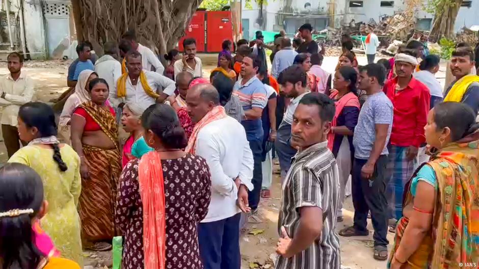 India: Six dead in Bihar temple stampede