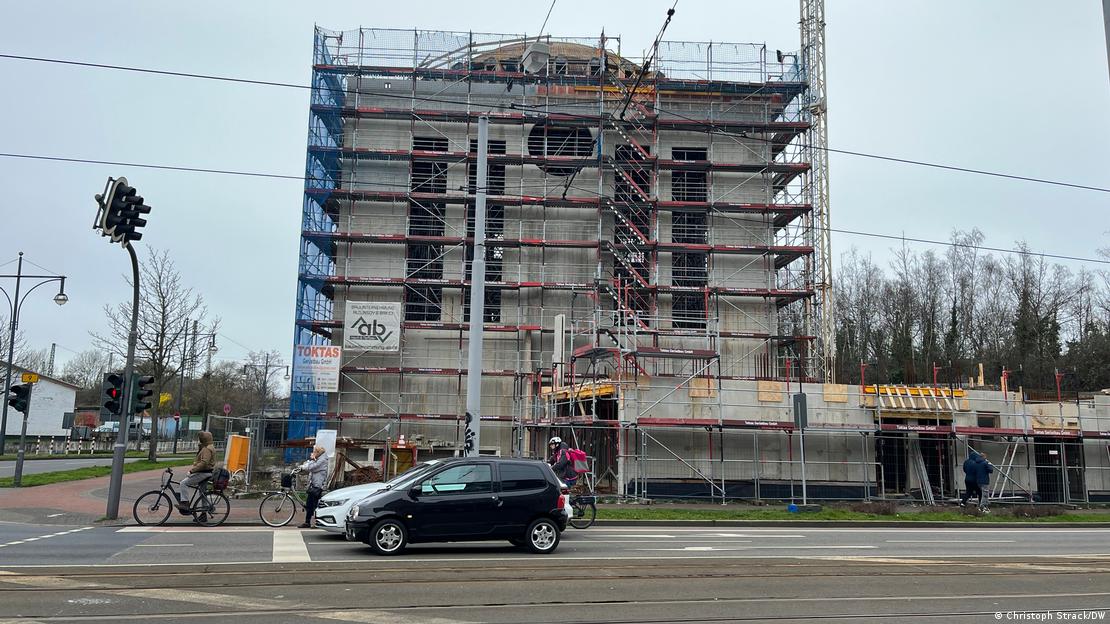 کریفیلڈ میں جرمنی کی تیسری سب سے بڑی مسجد کئی سالوں سے نامکمل پڑی ہوئی ہے کریفیلڈ میں جرمنی کی تیسری سب سے بڑی مسجد کئی سالوں سے نامکمل پڑی ہوئی ہے