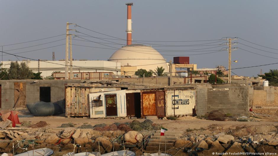 Иран заявил об ударе рядом с АЭС "Бушер", оттуда эвакуируют сотрудников "Росатома"