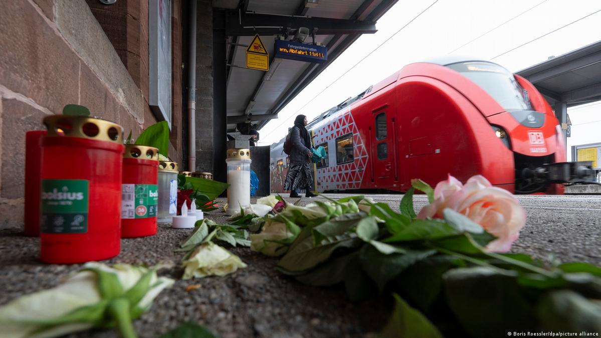 In Germany, threats and attacks against railway employees have become commonplace Image: Boris Roessler/dpa/picture alliance
