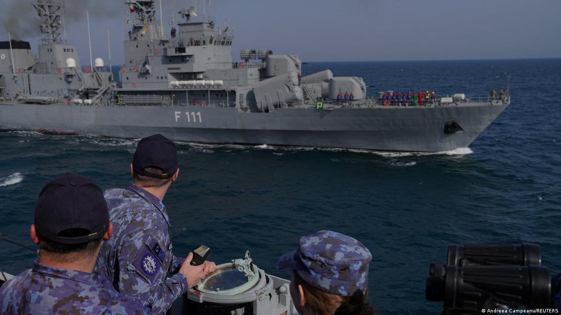 Румынский фрегат в Черном море