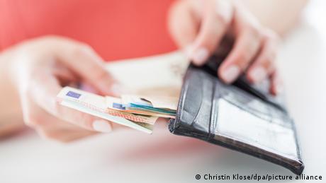 Γερμανία: Ένα χιλιάρικο μπόνους, αλλά όχι για όλους