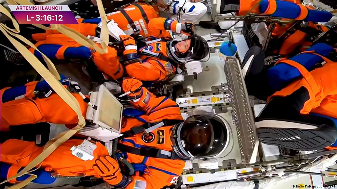 Астронавти на борту космічного корабля "Оріон"