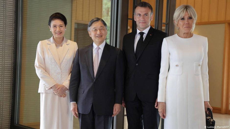 Macron es recibido por el emperador Naruhito en Tokio