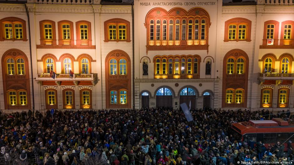 Masa demonstranata kod zgrade rektorata u Beogradu, 31.03.2026.