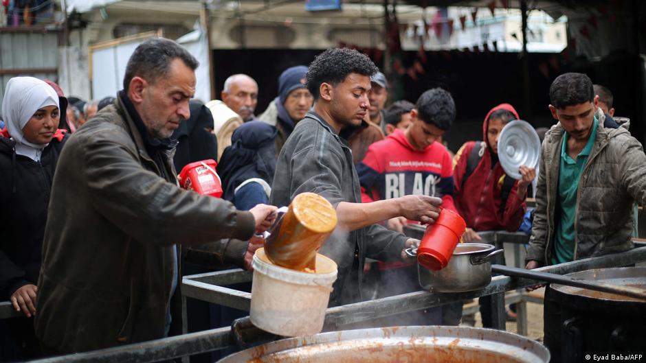 Distribucija hrane Palestincima koji su ostali bez krova nad glavom zbog rata u Pojasu Gaze, april 2026.