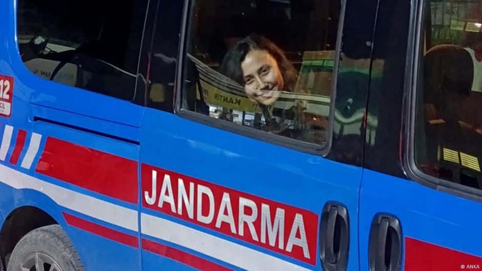 Akbelen direnişinin simge ismi Esra Işık, 41 gün sonra tahliye edildi

