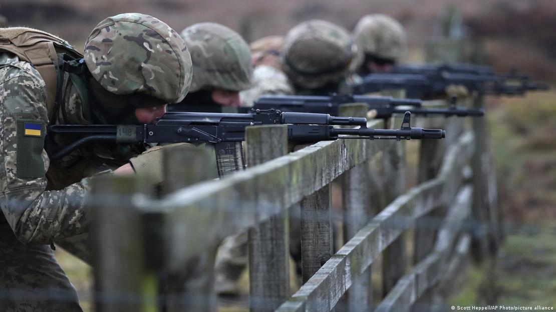 Ukrainische Soldaten bei einer Militärübung in Nordengland Ukrainische Soldaten bei einer Militärübung in Nordengland