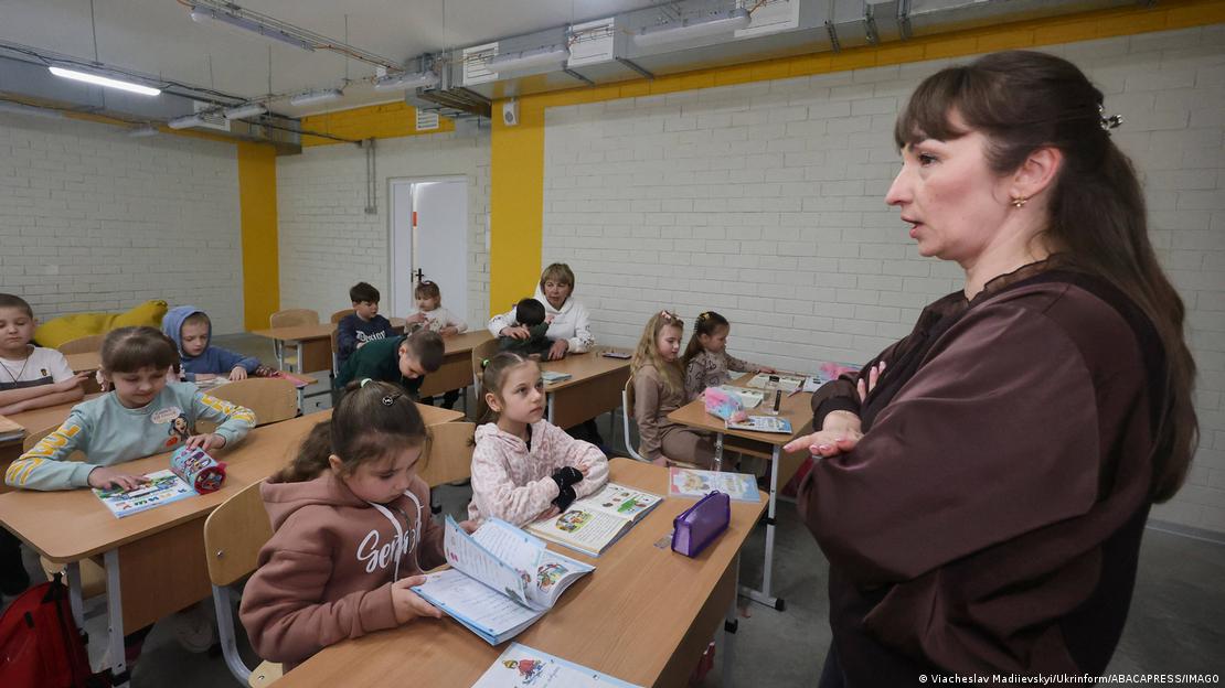 Занятие в школе под землей
