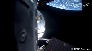 Una vista del horizonte terrestre desde la nave espacial Orión de la NASA. 