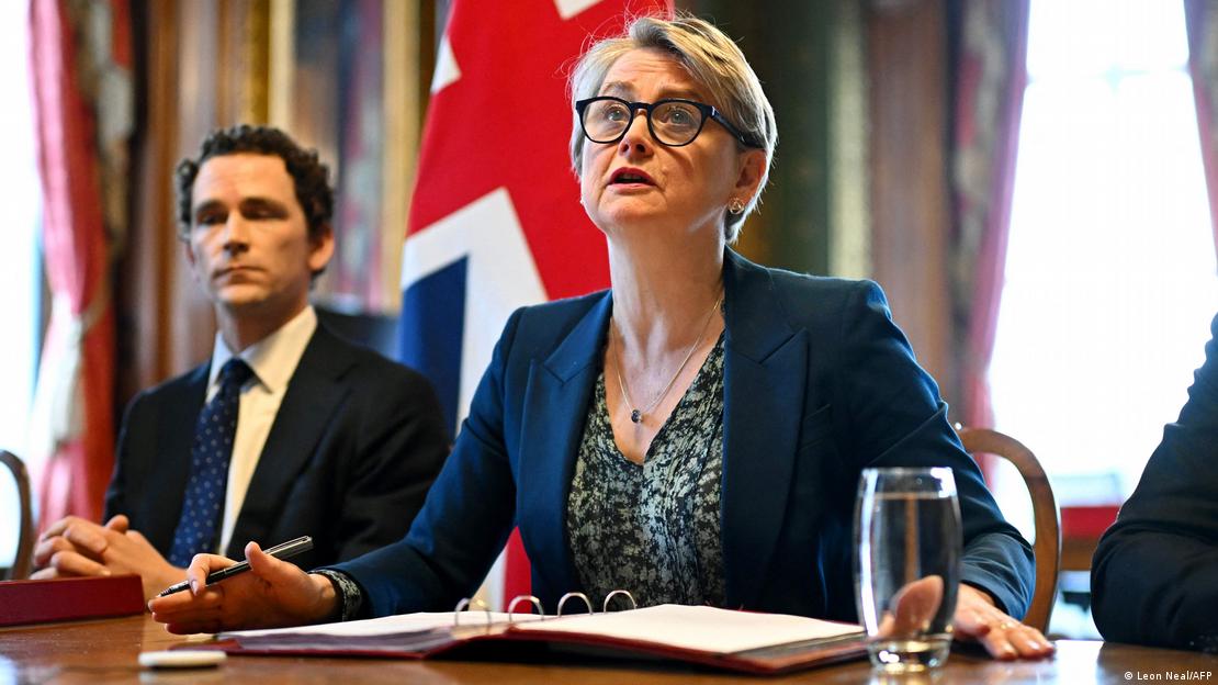 Ministrja e Brendshme britanike Yvette Cooper duke folur në një takim virtual për rihapjen e Ngushticës së Hormuzit