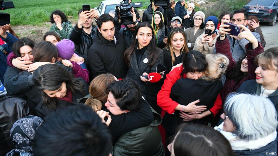 İBB davası: Silivri önünde tahliye sevinci