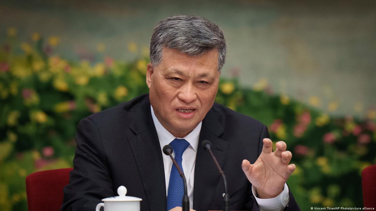 2025年7月1日，中国官方通告马兴瑞不再担任新疆自治区党委书记，由陈小江接任。