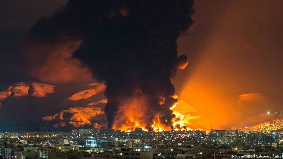 ABD'ye ait bir savaş uçağı İran hava sahasında düşürüldü

Savaşın başlamasından bu yana ilk kez yaşanan bu durum Başkan Trump'ı Amerikan halkının gözünde zora soktu.