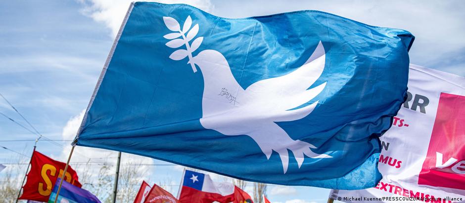 Manifestantes pedindo paz em Berlim