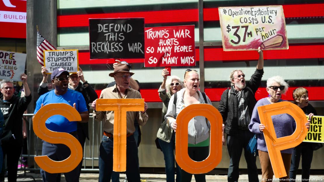 Διαδηλωτές στη Νέα Υόρκη λένε STOP στον πόλεμο