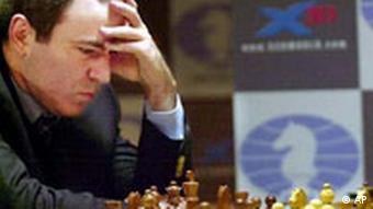 Garry Kasparow spielt gegen Deep Junior