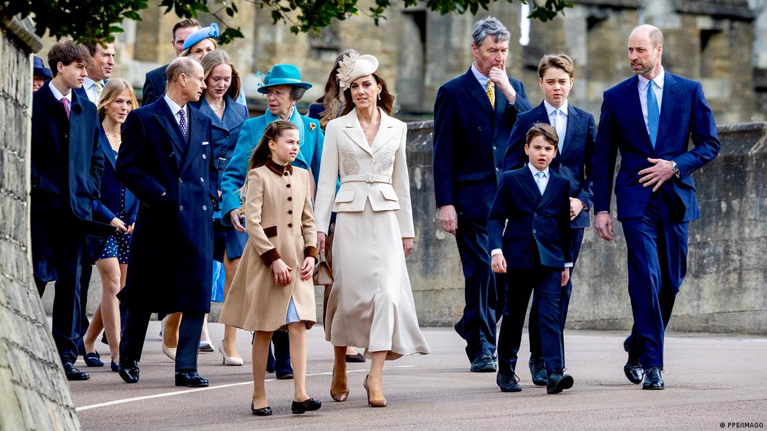 Harry y su hermano William, heredero al trono, ya no mantienen contacto según la prensa.