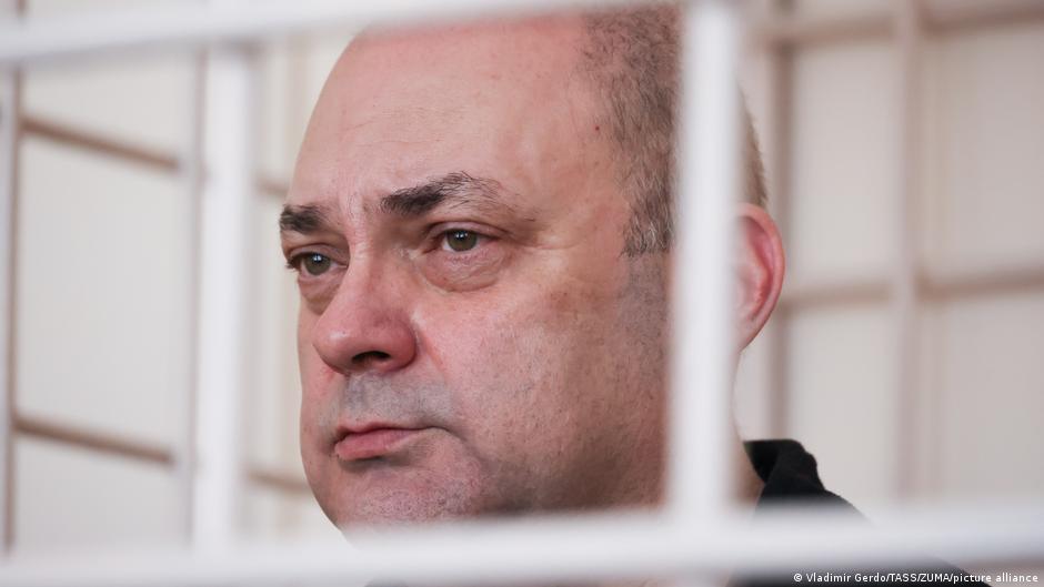 Экс-губернатора Курской области приговорили в РФ к 14 годам колонии