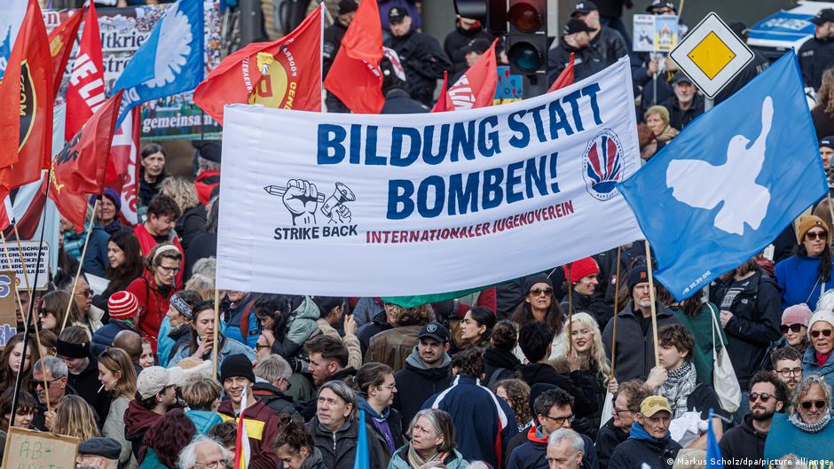 Dhjetëra mijëra vetë demonstruan në marshimet e Pashkëve