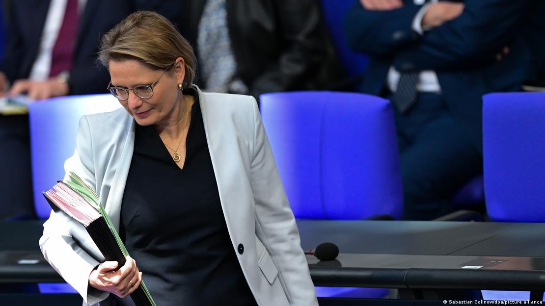 Η υπουργός Δικαιοσύνης Στέφανι Χούμπιγκ