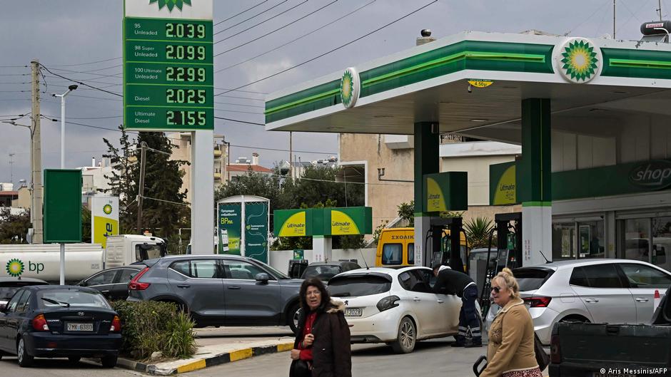 Yunanistan'da sürücülere 60 euro yakıt desteği