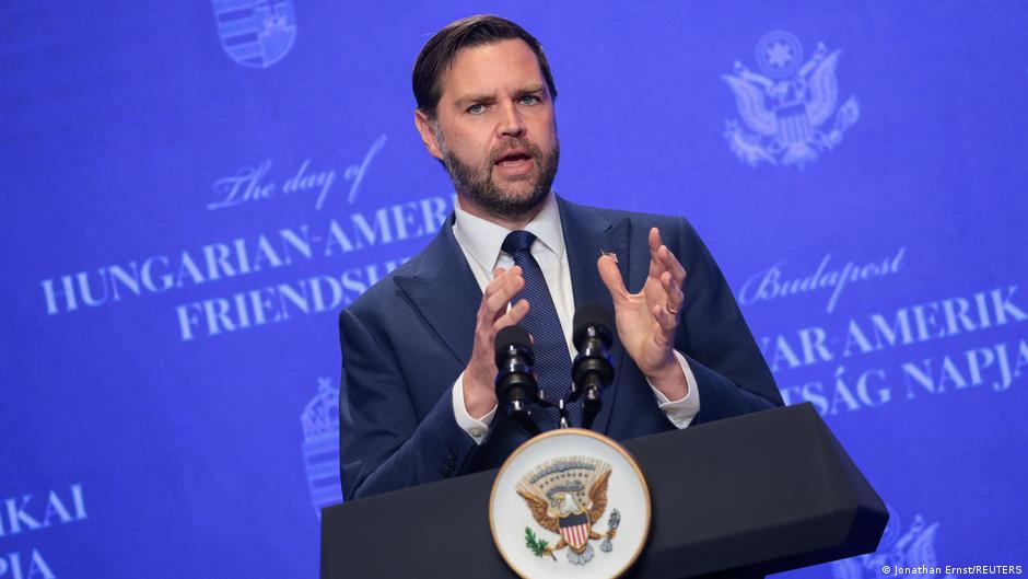 Венс закинув спецслужбам України втручання у вибори у США та Угорщині