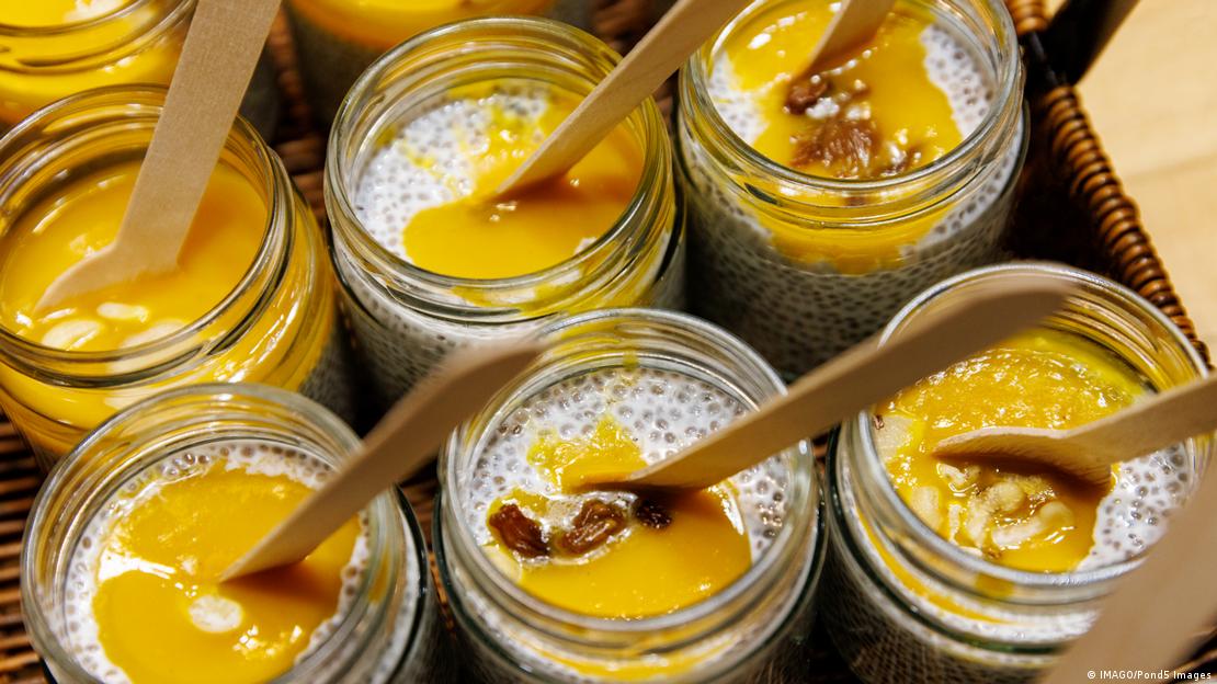 Las semillas de chía, ricas en fibra, se han convertido en símbolo de la tendencia "maxxing" en redes sociales.