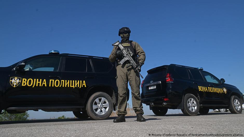 Pripadnici Vojne policije Vojske Srbije obezbeđuju mesto istrage u blizini gasovoda