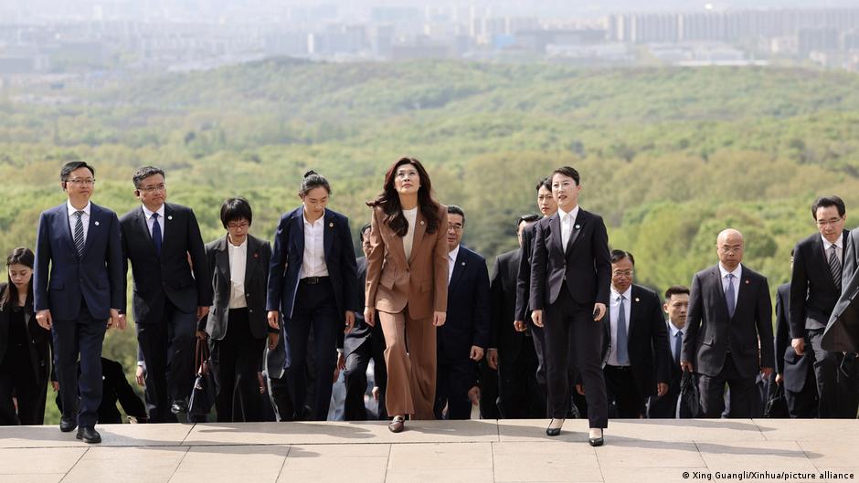 Taiwan opposition leader Cheng Li-wun makes rare China visit