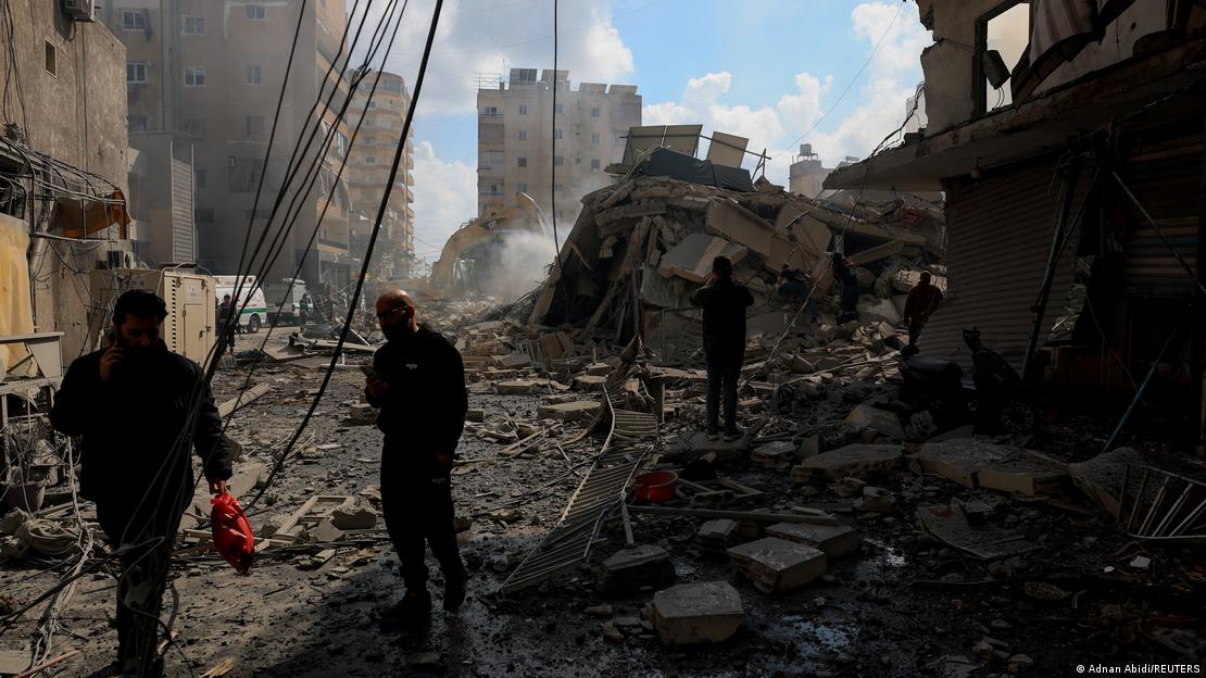 Dünkü bombardıman İsrail'in son bir ayda Lübnan'a yönelik en yoğun saldırısı oldu. Fotoğrafta ülkenin güneyindeki Sur kentinde yaşanan yıkım görülüyor