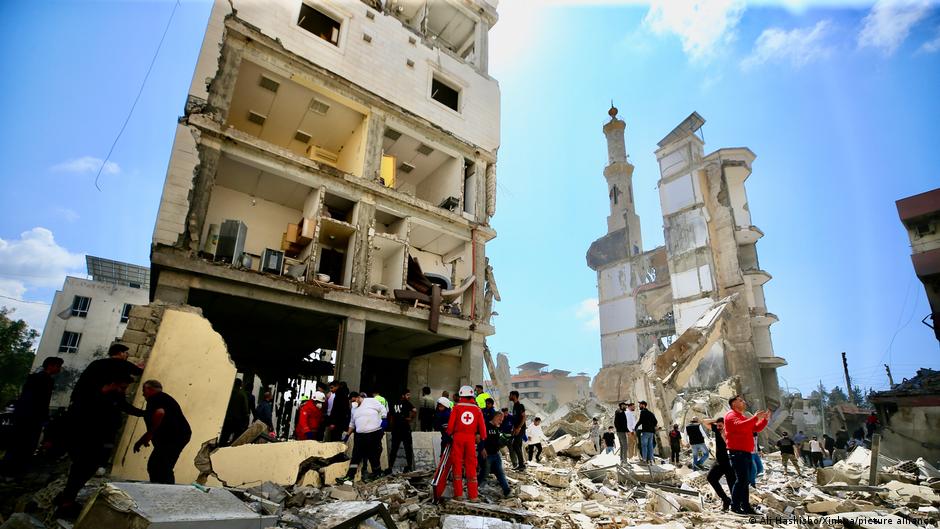 اسرائیل به حملات خود در لبنان ادامه می‌دهد؛ خطری برای آتش‌بس