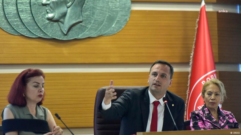 Gözaltına alınan Bornova Belediye Başkanı serbest bırakıldı