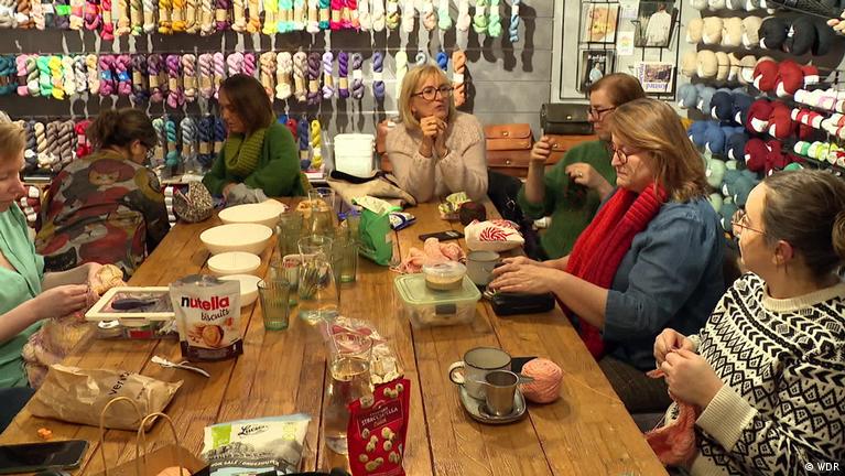 Bastelcafés gegen die digitale Reizüberflutung