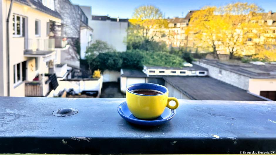 Kafa s pogledom na kelnski komšiluk