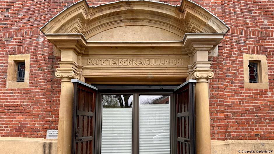 Ulaz u bivšu manastirsku crkvu