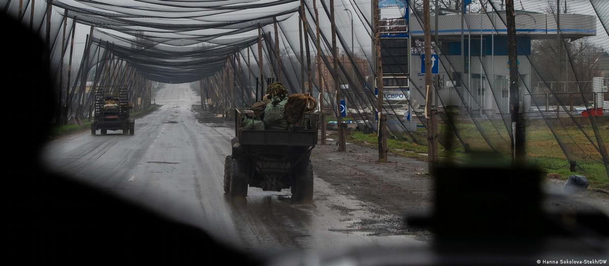 Destruição em áreas urbanas na região de Donetsk devido ao conflito armado.